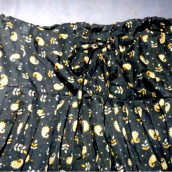 Black Paisley Floral Print Silky Baggy Pants - Picture 3 of 3